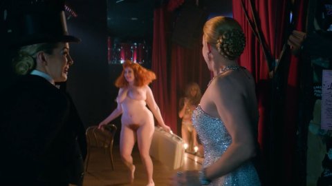 Geena Davis, Kasia Szarek - Nude Boobs in GLOW s03e09 (2019)