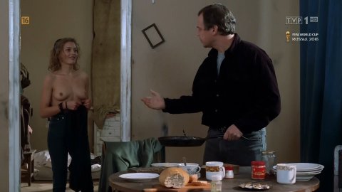 Edyta Olszowka - Nude Boobs in Ekstradycja s01e02 (1995)