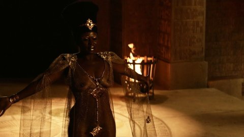 Yetide Badaki - Nude Boobs in American Gods s01e08 (2017)