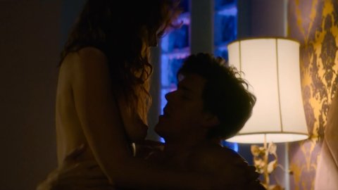 Kate Nash, Shakira Barrera, Sunita Mani - Nude Boobs in GLOW s03e03 (2019)