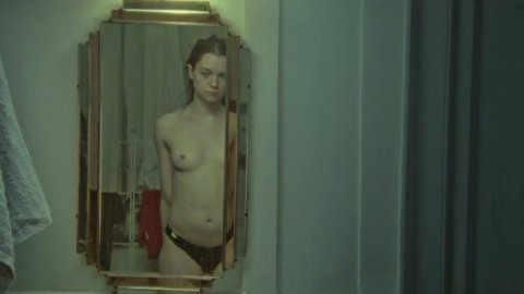 Esme Creed-Miles - Nude Boobs in Jamie (2020)