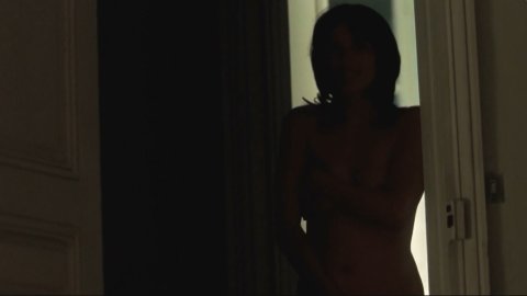 Aure Atika, Melanie Laurent - Nude Boobs in The Beat That My Heart Skipped (2005)