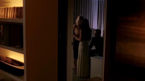 Malin Akerman, Emmanuelle Chriqui - Nude Boobs in Entourage s03e06 (2006)