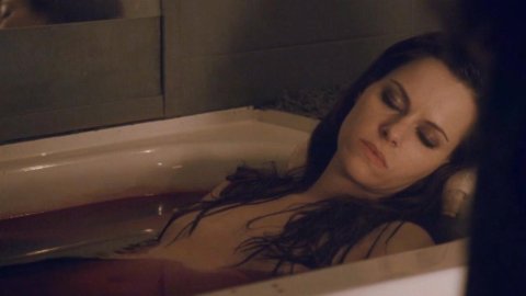 Emily Hampshire - Nude Boobs in Die (2010)