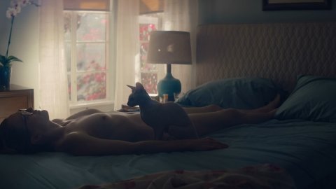Julianne Moore - Nude Boobs in Gloria Bell (2018)
