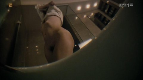 Joanna Pierzak - Nude Boobs in The Swing (2009)