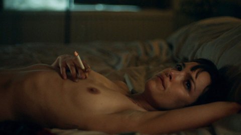 Jodi Balfour - Nude Boobs in Rellik s01e05 (2017)