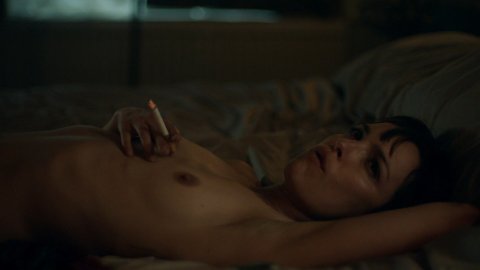 Jody Balfour - Nude Boobs in Rellik s01e05 (2017)